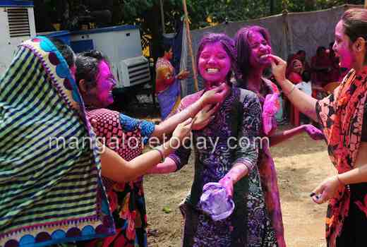 holi at mangaluru 1